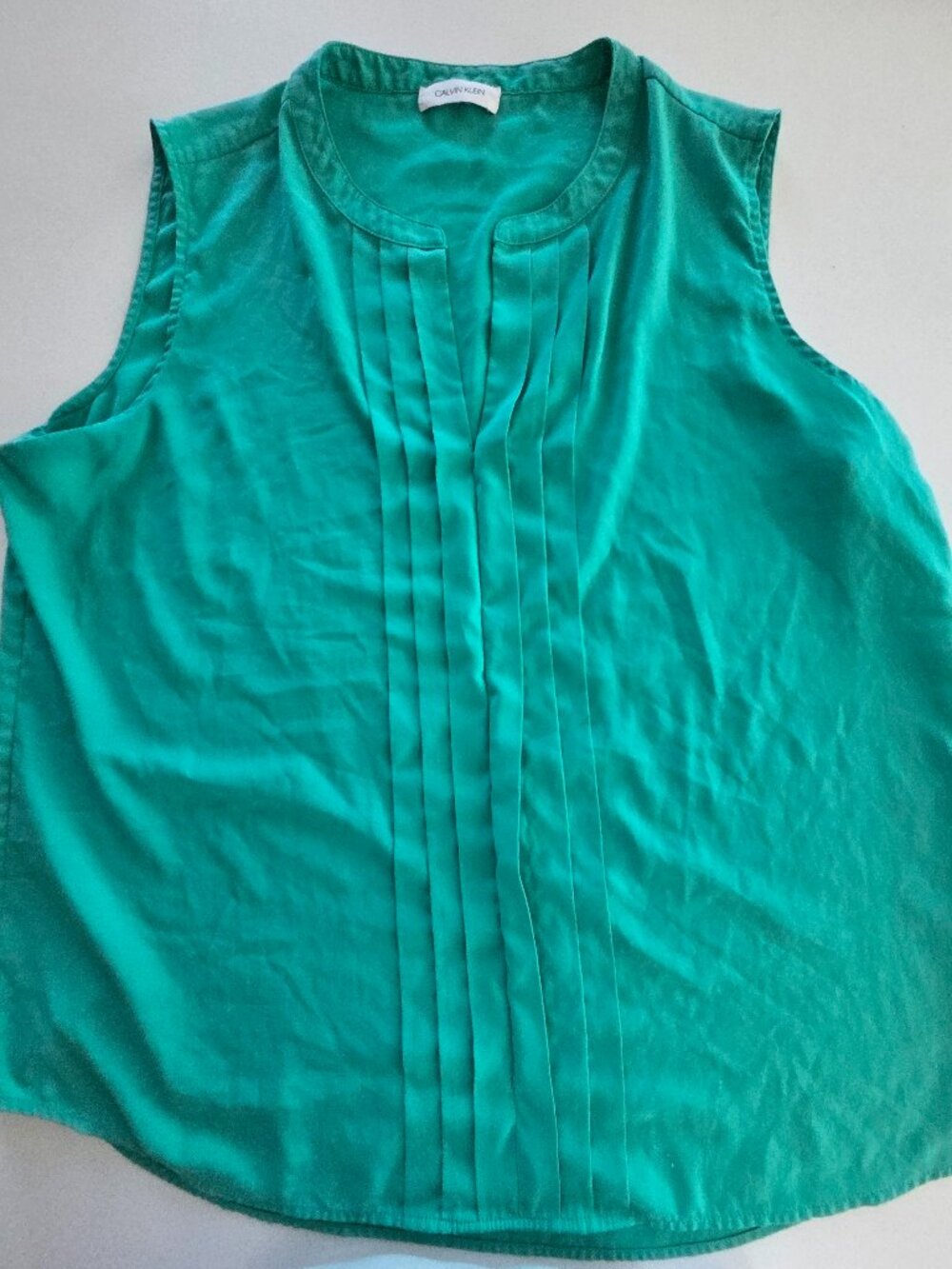 Calvin Klein Green Sleeveless Pleated Front V Neck Blouse